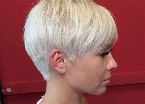 Coupe boule dégradée femme 50 ans : un look plus jeune avec。